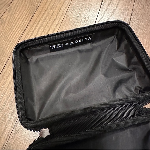 Tumi by Delta First Class Mini Suitcase Amenity Kit Hardshell Bag in Grey Gray - Picture 5 of 7